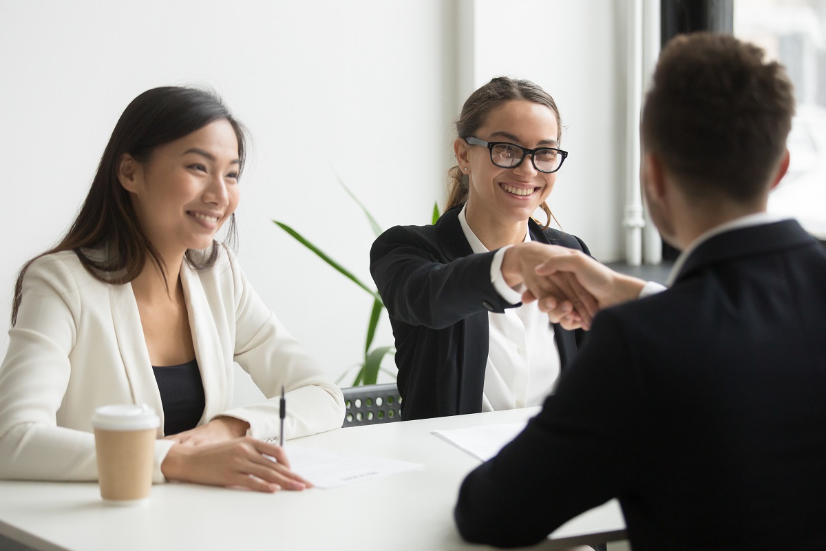 ¿Cómo trabajan los headhunters para encontrar a los talentos apropiados?