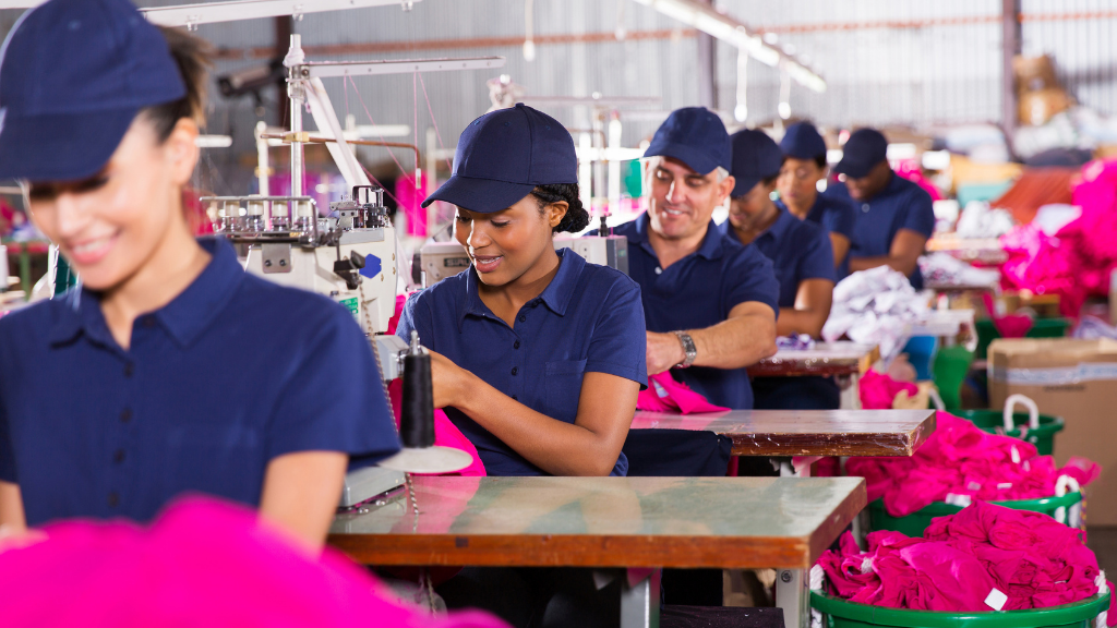 trabajadores en misión manufactura